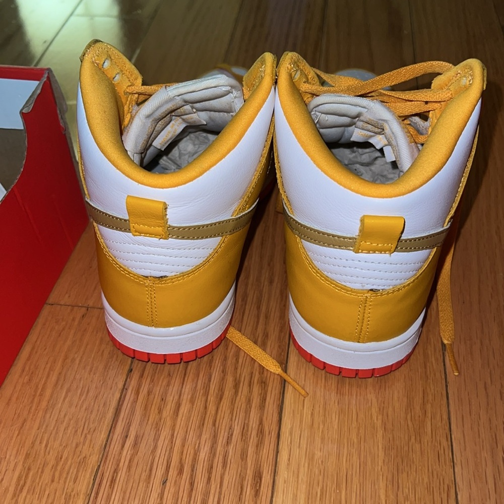 W NIKE DUNK HIGH - Picture 3 of 5